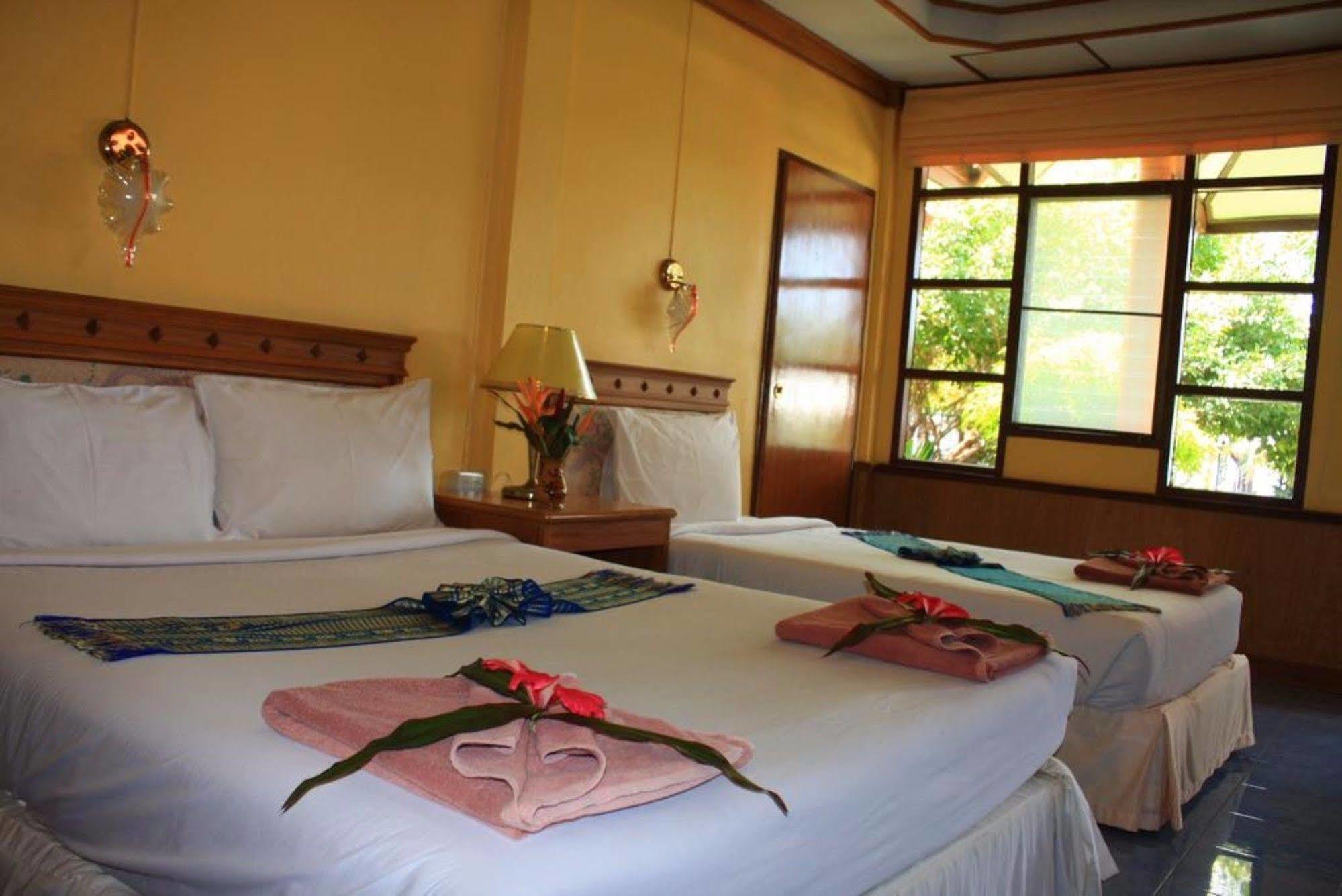 Dream Team Beach Resort Koh Lanta Exterior photo
